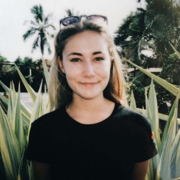 Meet your Posher, Krystal - Picture 3 of 3